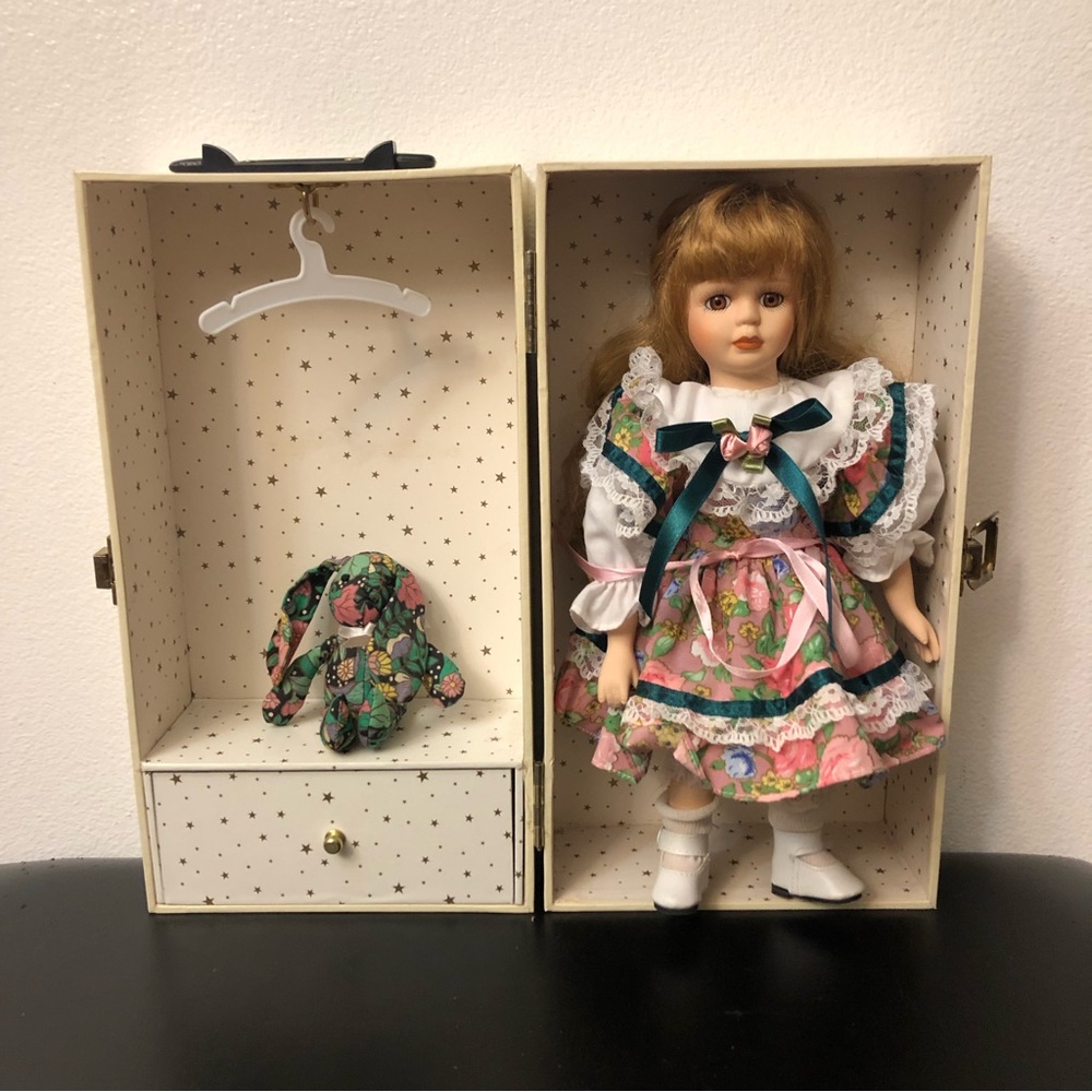 Vintage 1997 Lasting Impressions Companion Collection Porcelain Doll  in Trunk